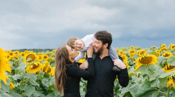 Nu ai nevoie de discursuri motivaționale! Aceste gesturi mici de zi cu zi îți ajută copilul să-și dezvolte o încredere de sine puternică