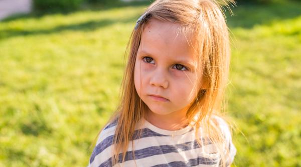 Mulți părinți cred că un copil inteligent emoțional nu plânge și nu se enervează. Alexandra Șerb: „Această «liniște» poate ascunde frică” / VIDEO