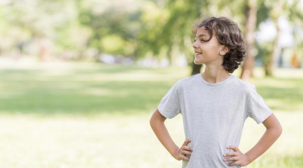 Trei semne clare că al tău copil a intrat în preadolescență și începe să lase copilăria în urmă