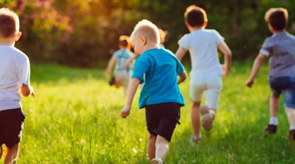 Care e cea mai mare nevoie a băieților? Oana Moraru: „Fac alegeri proaste, par uituci. Sunt cablați de Mama Natură să se ducă către latura ASTA!”