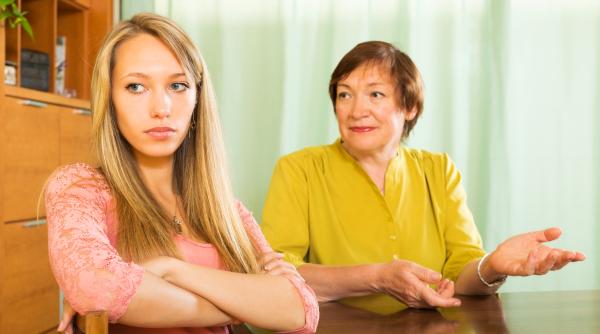 Comportamente ale unui adult crescut de părinți care s-au îngrijorat prea mult