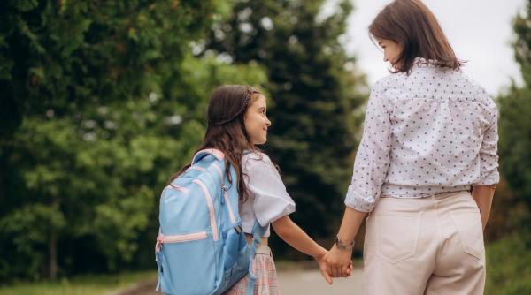 Întrebarea pe care cu siguranță NU ar trebui să o mai adresezi copilului tău, potrivit unui educator Montessori: „Nu vorbesc din teorie, vorbesc din experiența mea cu mii de copii cu care am lucrat!”