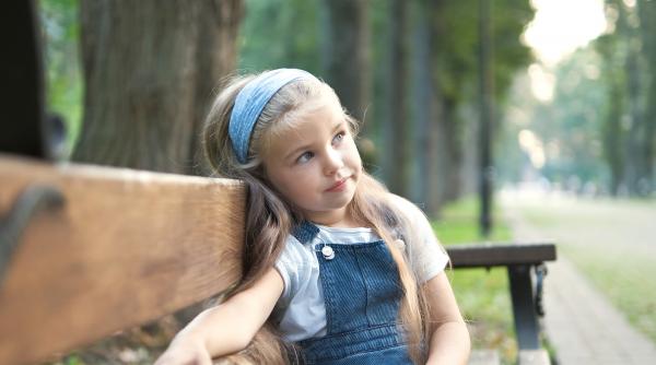 „Suntem terapeuți care au lucrat cu peste 1.000 de copii. Iată fricile invizibile care îi macină zilnic” și pe care majoritatea părinților nici măcar nu le observă