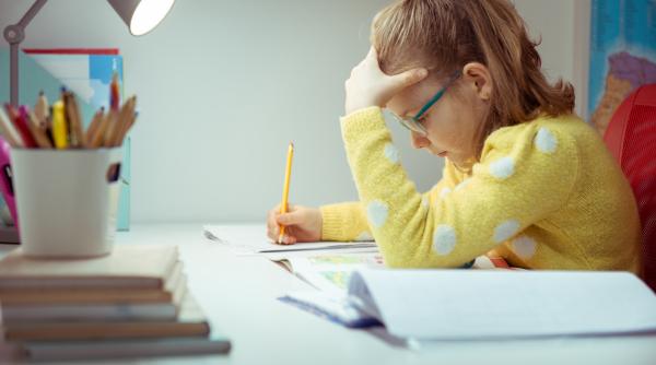 „Realizarea devine toxică!” Avertismentul unui expert Harvard pentru părinții care vor tot ce e mai bun pentru copiii lor