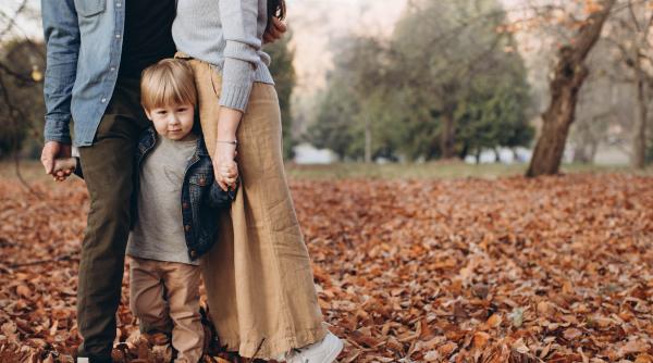 Studiu: Obiceiul părinților care distruge creierului copiilor și crește riscul de depresie. Cercetătorii din Australia au analizat date provenite de la 15.000 de copii