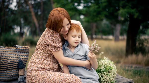 Ce faci când copilul întreabă mereu „De ce?” 