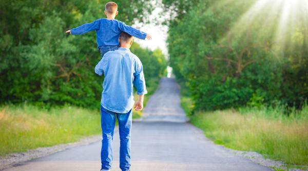 11 mai, Ziua tatălui în România! Un prilej să recunoaștem rolul important tatălui în dezvoltarea copilului