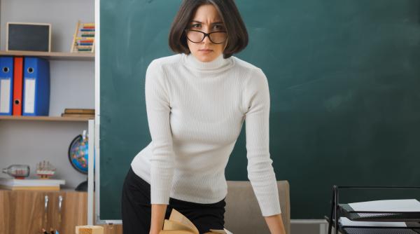 O fostă profesoară rupe tăcerea pe TikTok: Lucrurile incomode pe care părinții elevilor de gimnaziu trebuie să le audă, chiar dacă nu vor