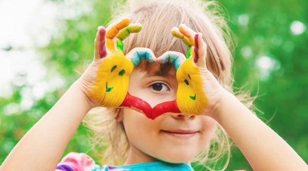 Aceasta este culoarea preferată a persoanelor cu IQ ridicat. Cercetători: „Reflectă calm, stabilitate și introspecție, trăsături care se potrivesc cu modul lor de gândire”