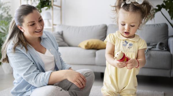 Psiholog Nicoleta Burlacu, despre dezvoltarea limbajului la copii: „La 2 ani, copilul ar trebui să aibă între 50 și 300 de cuvinte în vocabular” 