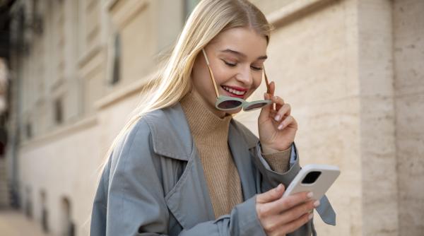 Țara europeană care sancționează pietonii cu ochii în telefon: Amenzi de până la 200 de euro