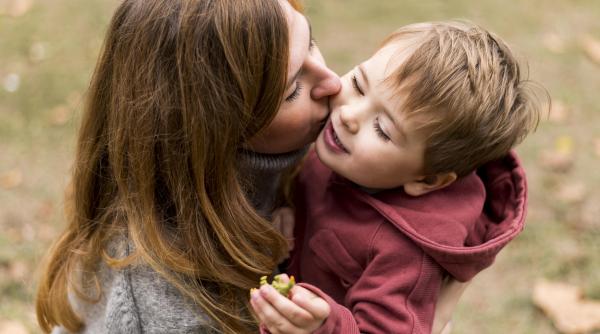 Trei moduri pline de iubire prin care să-ți ceri iertare de la copilul tău