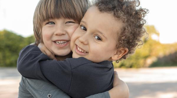 Cum ajută empatia dezvoltarea emoțională a copiilor. „Ne temem să avem compasiune pentru copiii noștri”