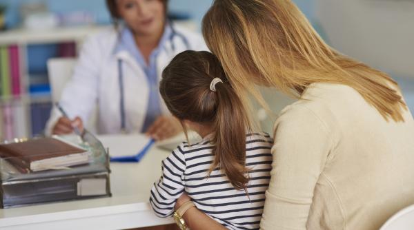 Pericolele jucăriilor magnetice: Fetiță de 2 ani, operată de urgență după ce a înghițit 14 magneți