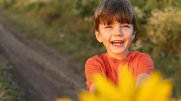 Ce își dorește o persoană adoptată ca toată lumea să știe despre adopție