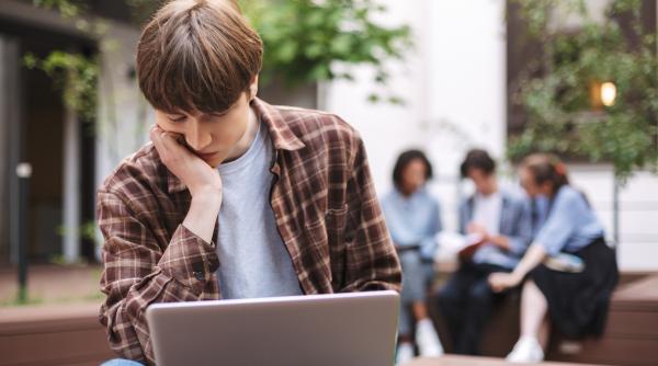 Studenții români de la Harvard, în incertitudine: Ministerul Educației promite că le urmărește situația „cu atenție”