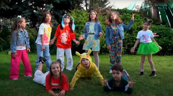 „Copilărie, nu pleca!” Melodia lansată pe 1 Iunie care o să-ți „rupă” inima în cel mai frumos mod! Prof. Mirela Paraleu Cicu: „Când îmi vin idei spontane, iese bine de fiecare dată!” / VIDEO