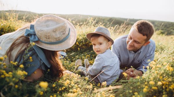Expresia folosită des de părinți care le scade copiilor încrederea în sine, conform psihologilor, și 8 fraze care îi ajută să devină mai autonomi și mai siguri pe ei