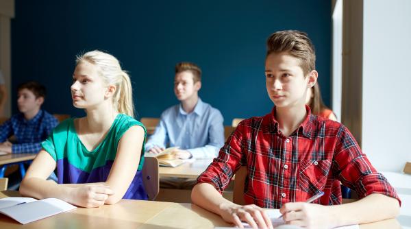 Bacalaureatul românesc împlinește 100 de ani! O echipă de voluntari lansează o amplă cercetare despre cum s-a trăit acest examen de-a lungul unui secol