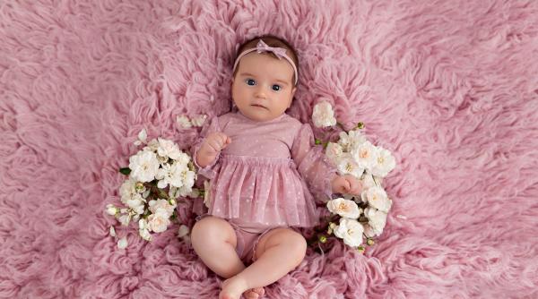 Cele mai frumoase nume românești pentru fetițe gemene