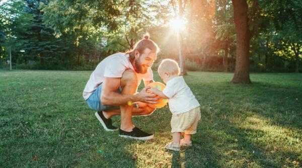8 gesturi zilnice la îndemâna oricărui părinte care contribuie decisiv la dezvoltarea încrederii în sine la copii, recomandate de un expert în psihologia copilului