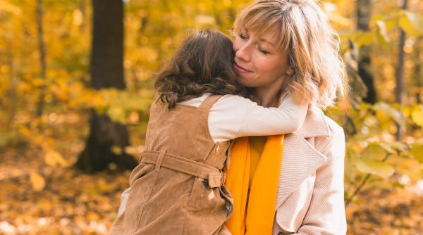 Ce au descoperit cercetătorii despre copiii cu adevărat inteligenți? Comportamentul mamei care dezvoltă creierul: „Valorează mai mult decât orice program educativ!”