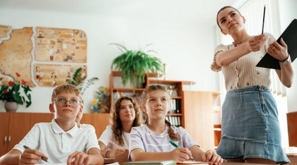 Ministrul Educației Daniel David, despre reîntoarcerea la teze și semestre: „Nu există niciun argument psihopedagogic pentru care ar trebui! Nu mai tot facem schimbări bulversând copiii!”