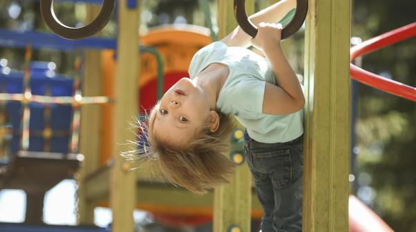 Un copil de 5 ani a pus pe jar o comună întreagă, doar pentru că nu voia la grădiniță