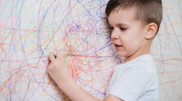 „Tot mai mulți copii suferă de autism, ADHD și depresie!” Avertismentul unui psihiatru de top: „Tulburările de neurodezvoltare explodează în rândul celor mici”