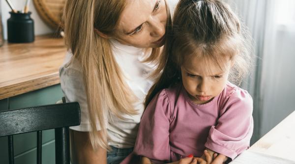 Copilul tău nu te ascultă niciodată? Iată cel mai bun lucru de făcut, potrivit unui psiholog celebru: „NU mușca momeala”