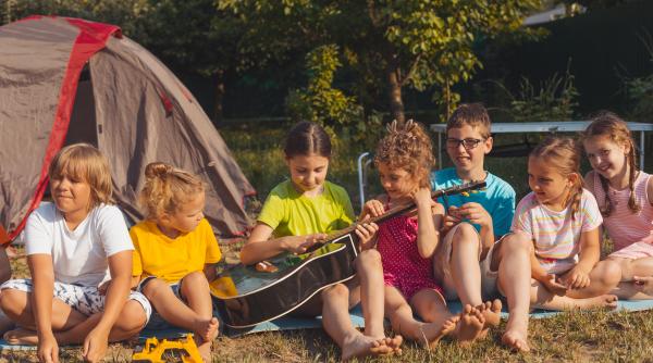 Când lăsăm copilul în tabără? Oana Moraru susține că trebuie îndeplinite trei condiții: „Mă uit la copiii ăștia moderni, dacă-i trimiți să își caute șapca sau prosopul, nu știu!”