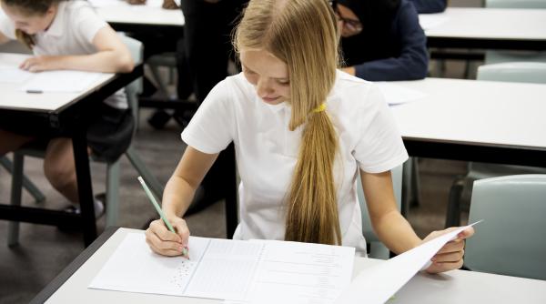 Două materii devin imposibil de evitat în liceu și vor fi obligatorii pentru toți elevii. Cum va arăta Bacalaureatul începând cu generația care intră în toamnă în clasa a VIII-a