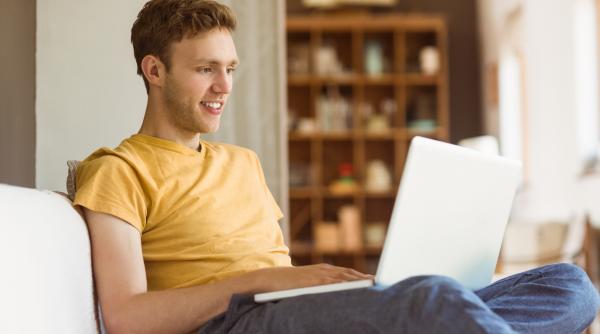 Angajatorii preferă inteligența artificială în locul tinerilor absolvenți