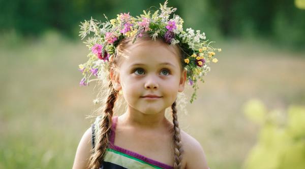 Copiii românilor din diaspora, prinși între două lumi. Claudia Puiu-Barraud: „Nu putem pune totul pe umerii familiei” / VIDEO