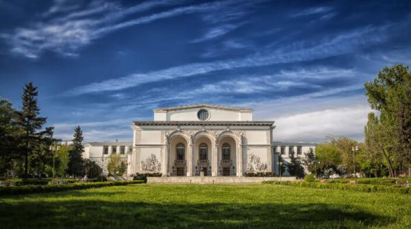 Elevii cu media 10 la BAC 2025, recompensați de Opera Națională București