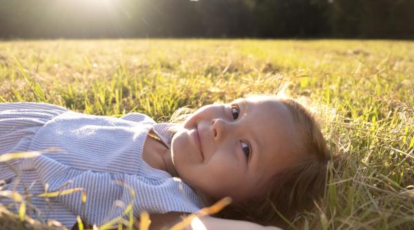 Numele scurt și puternic, potrivit atât pentru fete, cât și băieți, pe care tot mai mulți părinți îl aleg pentru copiii lor