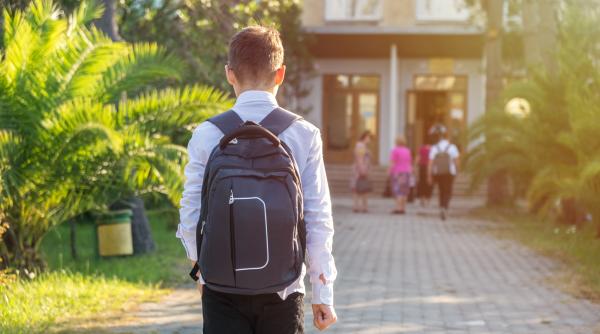 „Nu distrugeți destine pentru o virgulă lipsă!” Apelul emoționant al unui profesor către colegii care corectează Evaluarea Națională: „Fiți corecți, dar și umani”