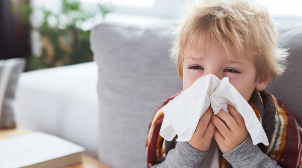 Noua variantă de coronavirus pe care OMS a plasat-o sub supraveghere: Pediatrii explică cum afectează 1.8.1 copiii 