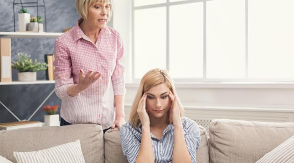 Comportamente pe care nu ar trebui să le tolerezi din partea persoanelor narcisiste