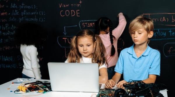 Copiii supradotați și visurile lor de carieră. Ce meserii își doresc, potrivit unui profesor de educație specială: „Unii ajung la universitate și tot nu știu ce vor să facă”