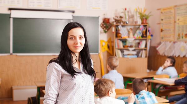 Plata cu ora pentru profesori se va face în funcție de norma de 40 de ore pe săptămână