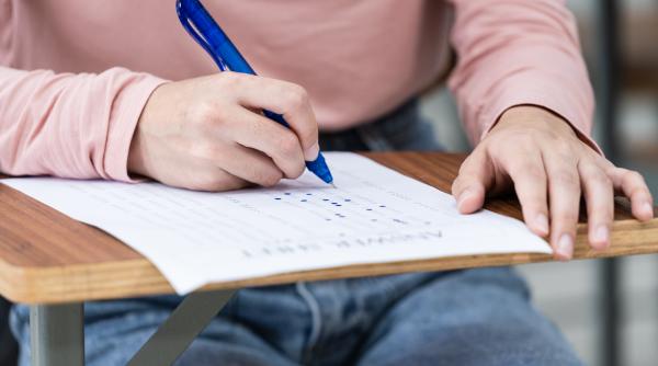 Mesajul unui elev către comisia de corectare: „Vă rog frumos, dați-mi cinci sutimi să trec Bac-ul”