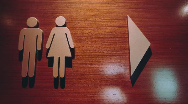 Toaletă pentru bărbați sau pentru femei? Unde ar trebui un tată să-și ducă fiica? Întrebarea care a aprins spiritele printre părinți