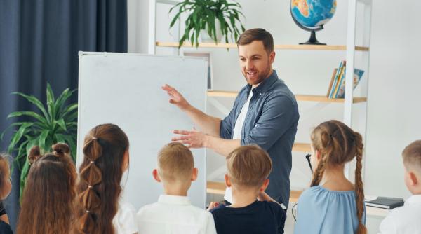 Importanța gândirii critice în educație și în cercetare. „Cred că acestea sunt ingredientele unui profesor de succes”