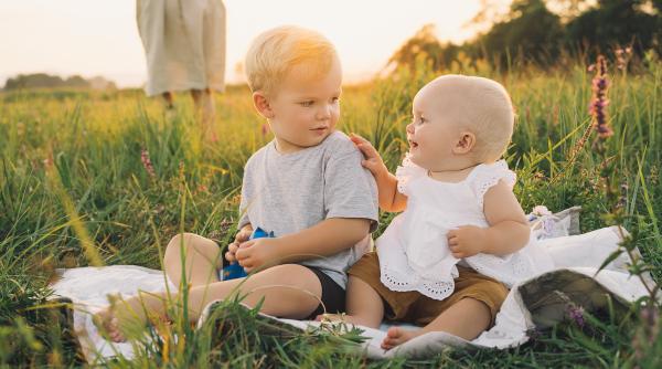 „Nu mai alegeți aceste două nume pentru bebeluși!” Un expert avertizează părinții: „Sunt în prezent nr. 1 în topurile pentru fete și băieți”