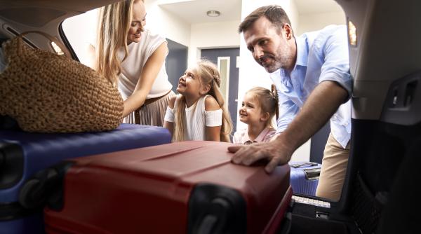 Un nou tip de vacanță (scumpă!) atrage tot mai mulți părinți! Noua modă în parenting care întărește legătura părinte-copil