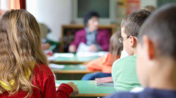 „Nu mai avem timp de experimente. Nu mai avem copii de sacrificat!” Prof. Cătălin Osiceanu trage semnalul de alarmă: „Cât o să țină legea lui Daniel David?” 