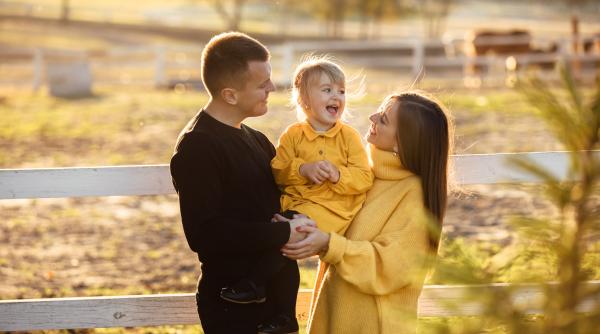 Cei mai fericiți copii au părinți care fac aceste gesturi zilnic. Psiholog: „Nu costă nimic, dar valorează enorm pentru dezvoltarea lor emoțională”