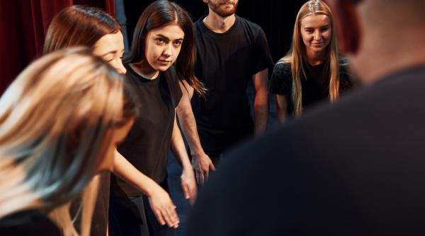 Educaţia Teatrală, materie obligatorie la liceu! Disciplina a fost inclusă în planul-cadru pentru clasa a XI-a