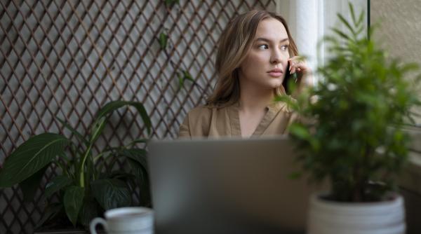 Tot mai mulți români aleg munca part-time de acasă: oportunități fără experiență